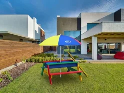 AXI Wasserspielzeug|Nick Sand & Wasser Picknicktisch Regenbogen mit Sonnenschirm