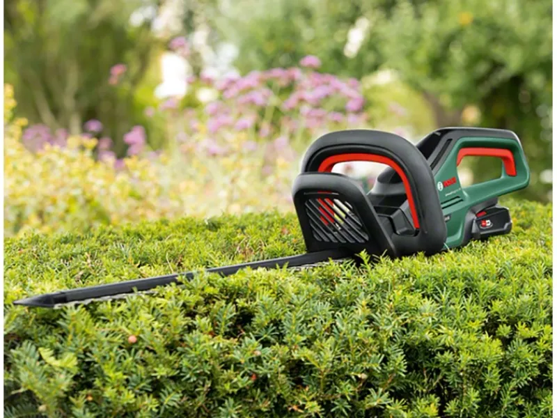 Akku-Heckenschere Universal Hedge Cut 18-55*Bosch Hot