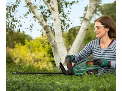 Akku-Heckenschere Universal Hedge Cut 18-55*Bosch Hot