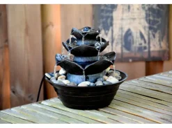 Dobar Wasserpumpe|Brunnenpumpe|Design-Zimmerbrunnen Polyresin in Felsen-Optik mit Deko-Steinen Schwarz