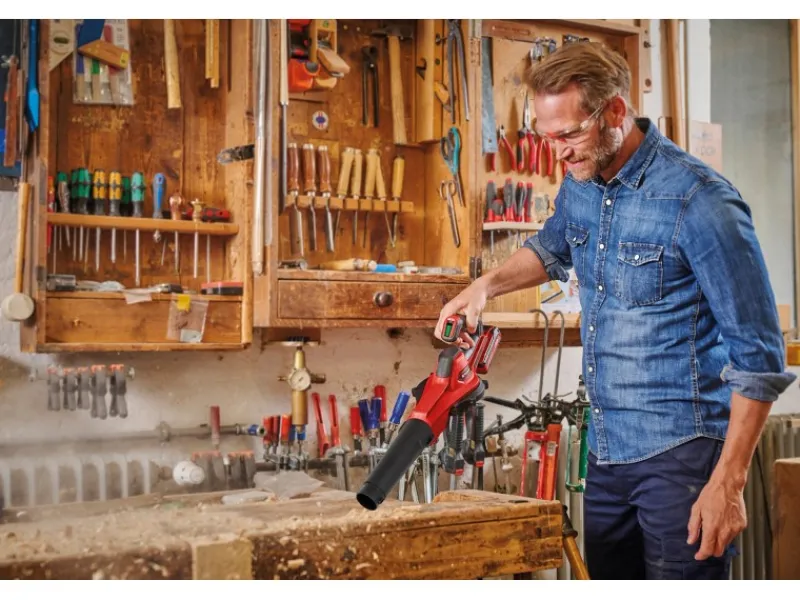 Einhell Laubbläser|Akku-Laubbläser GE-UB 18/250 Li E 1 x 4 Ah Rot-Schwarz