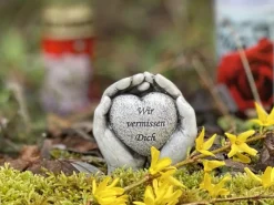 Flower Power Grabdekoration Memoria Hände mit Herz*FlowerPower