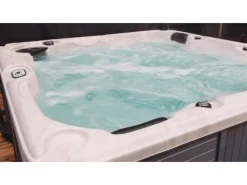 Nordlys Outdoor Whirlpools|Ganzjahres-Whirlpool Coral / 2 Liegen / 3 Sitzflächen
