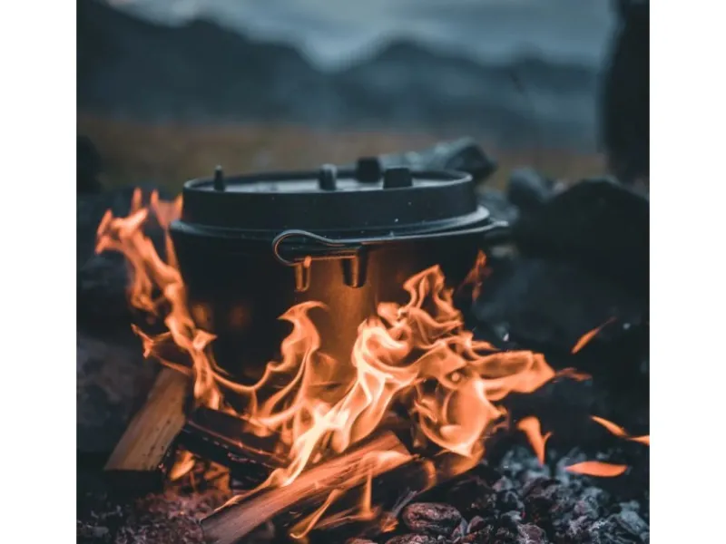 Petromax Campingzubehör|Dutch Oven FT4.5 Schwarz mit Standfüßen 3,5 l