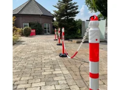 UvV Quad 4 Stück Kettenpfosten Kettenständer & 10 m Absperrkette 6mm Rot Weiß U62* Outlet
