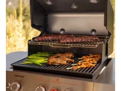 Gasgrill Genesis E-325S GBS mit 3 Brennern und Sear Zone Schwarz*Weber Online